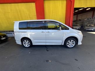 2013 Mitsubishi DELICA - Thumbnail