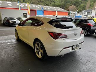 2015 Holden Astra - Thumbnail