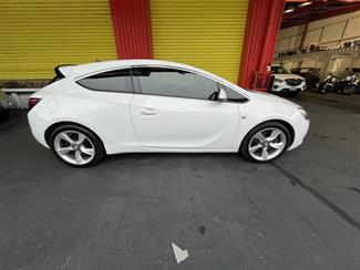 2015 Holden Astra - Thumbnail