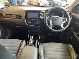 2015 Mitsubishi Outlander - Thumbnail