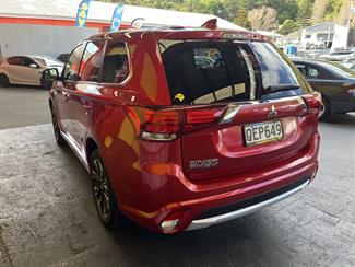 2015 Mitsubishi Outlander - Thumbnail