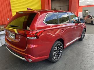 2015 Mitsubishi Outlander - Thumbnail