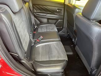 2015 Mitsubishi Outlander - Thumbnail