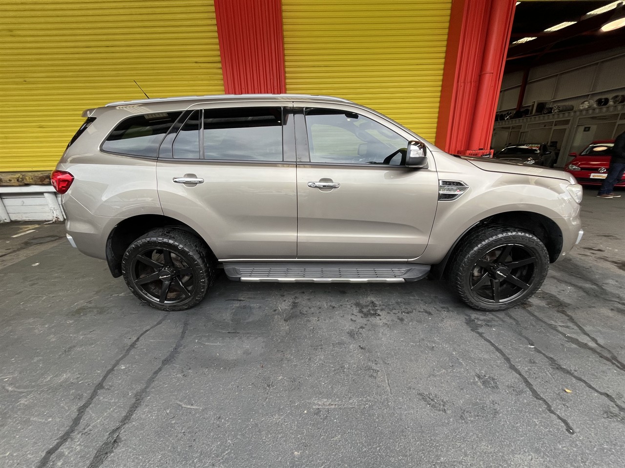 2016 Ford Everest
