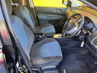 2005 Nissan Wingroad - Thumbnail