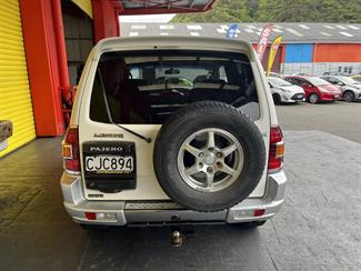 1999 Mitsubishi Pajero - Thumbnail
