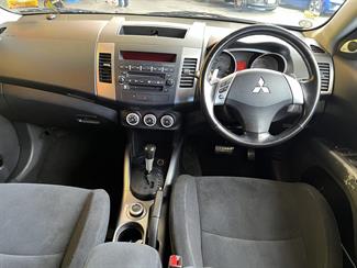 2006 Mitsubishi Outlander - Thumbnail