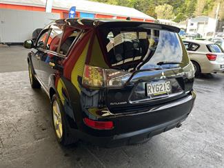 2006 Mitsubishi Outlander - Thumbnail