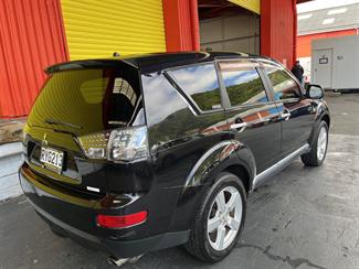 2006 Mitsubishi Outlander - Thumbnail