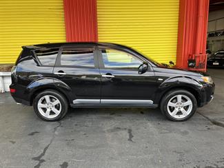 2006 Mitsubishi Outlander - Thumbnail
