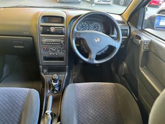 2004 Holden Astra - Thumbnail