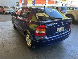 2004 Holden Astra - Thumbnail