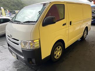 2016 Toyota Hiace - Thumbnail