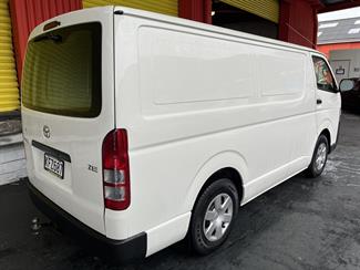 2016 Toyota Hiace - Thumbnail