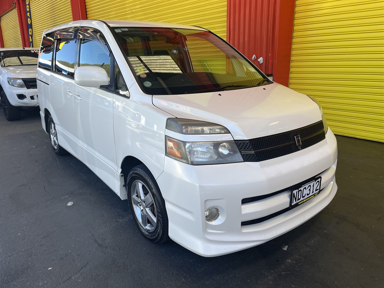 2004 Toyota Voxy