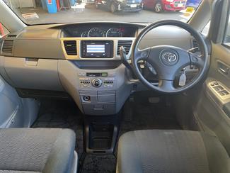 2004 Toyota Voxy - Thumbnail