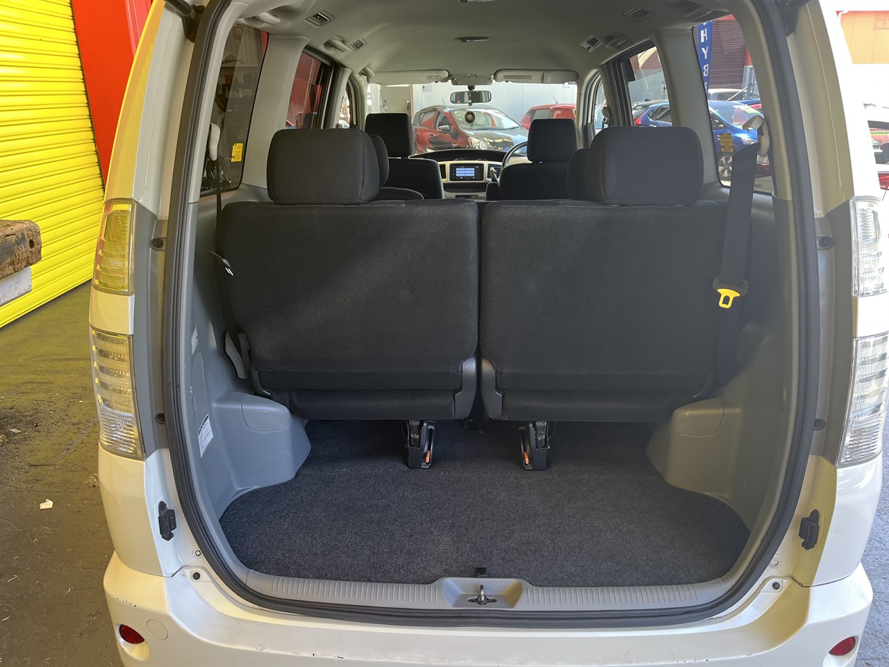 2004 Toyota Voxy