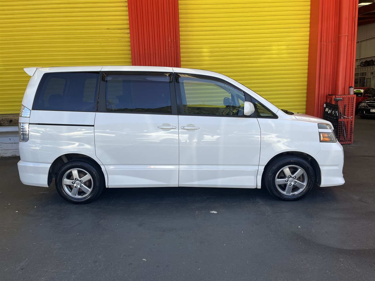 2004 Toyota Voxy