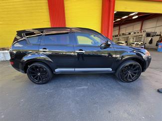 2008 Mitsubishi Outlander - Thumbnail