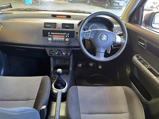 2010 Suzuki Swift - Thumbnail
