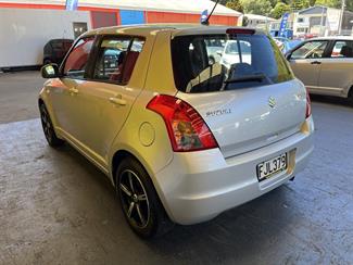 2010 Suzuki Swift - Thumbnail