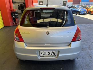 2010 Suzuki Swift - Thumbnail