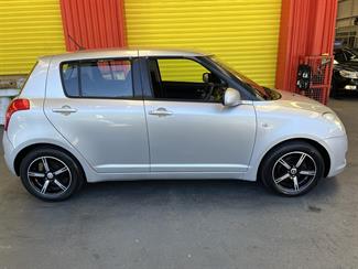 2010 Suzuki Swift - Thumbnail
