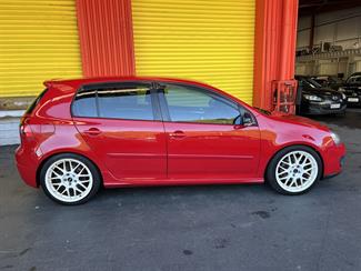 2005 Volkswagen Golf - Thumbnail