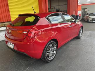 2015 Alfa Romeo Giulietta - Thumbnail