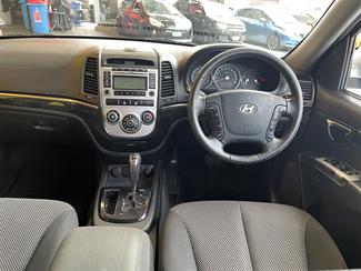2009 Hyundai Santa Fe - Thumbnail