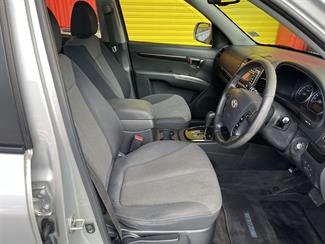 2009 Hyundai Santa Fe - Thumbnail