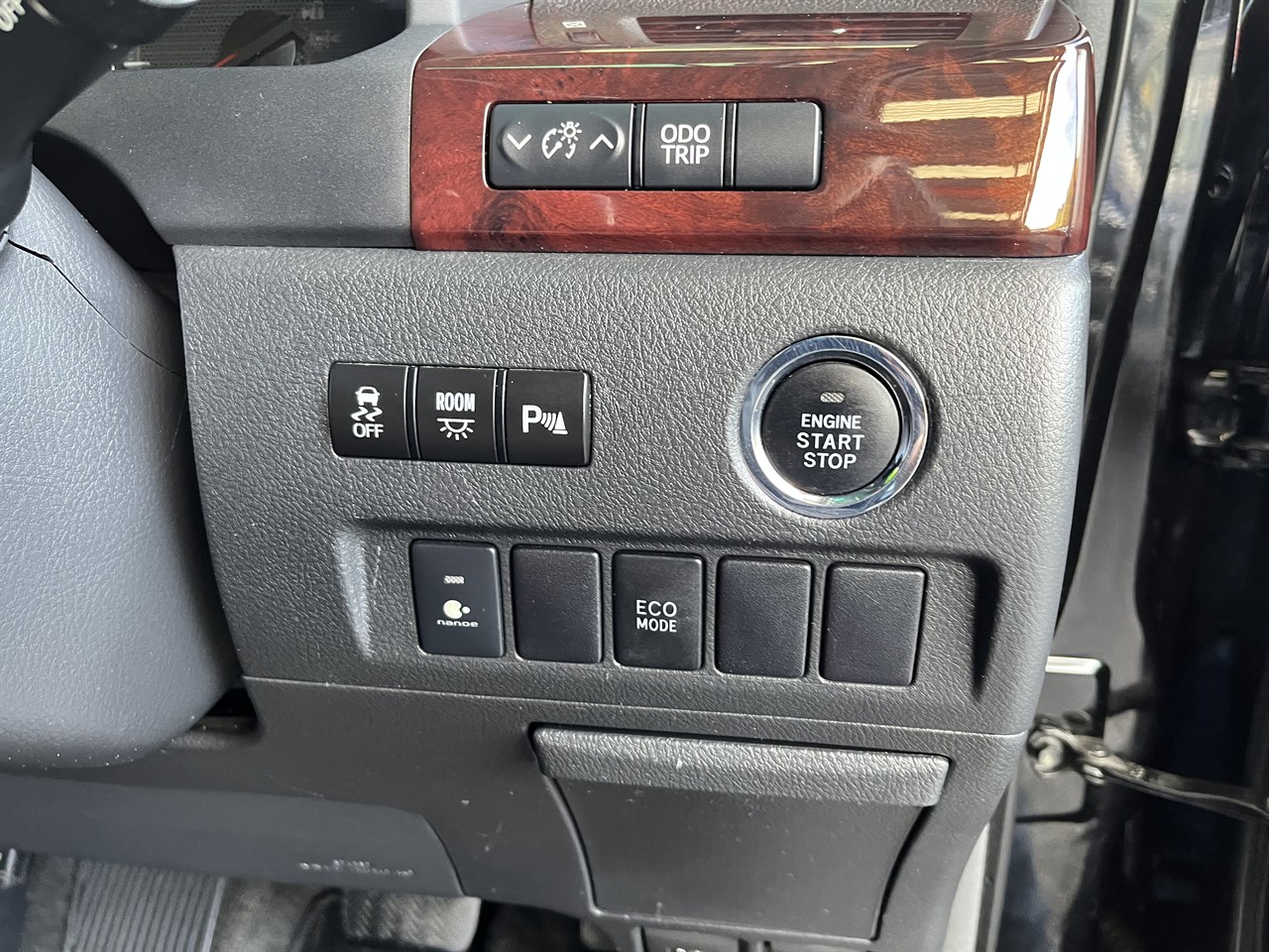 2012 Toyota Vellfire