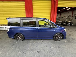 2009 Honda STEPWAGON - Thumbnail