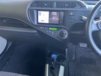 2012 Toyota AQUA - Thumbnail