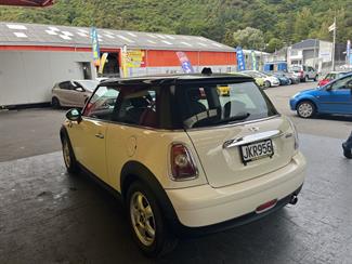 2010 BMW MINI - Thumbnail