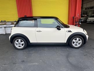 2010 BMW MINI - Thumbnail