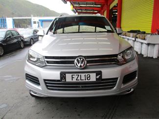 2012 Volkswagen Touareg - Thumbnail