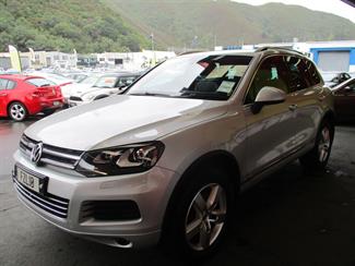 2012 Volkswagen Touareg - Thumbnail