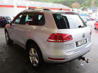 2012 Volkswagen Touareg - Thumbnail