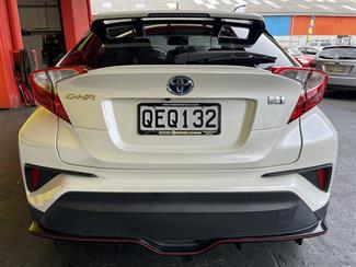 2017 Toyota C-Hr - Thumbnail