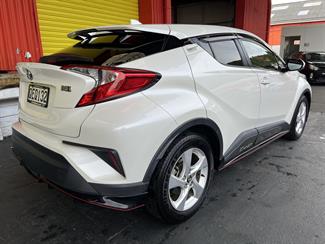 2017 Toyota C-Hr - Thumbnail