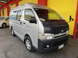 2005 Toyota REGIUS - Thumbnail