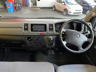 2005 Toyota REGIUS - Thumbnail