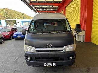2005 Toyota REGIUS - Thumbnail