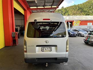 2005 Toyota REGIUS - Thumbnail