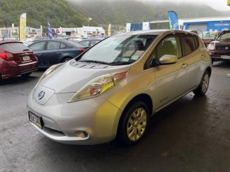 2016 Nissan LEAF - Thumbnail
