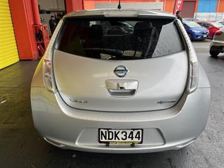 2016 Nissan LEAF - Thumbnail