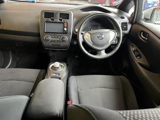 2016 Nissan LEAF - Thumbnail
