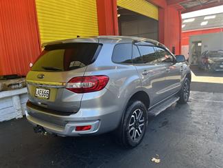 2015 Ford Everest - Thumbnail