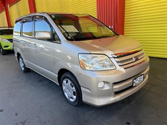 2004 Toyota noah - Thumbnail